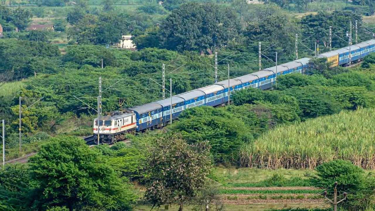 Train runs from Hardoi to Delhi