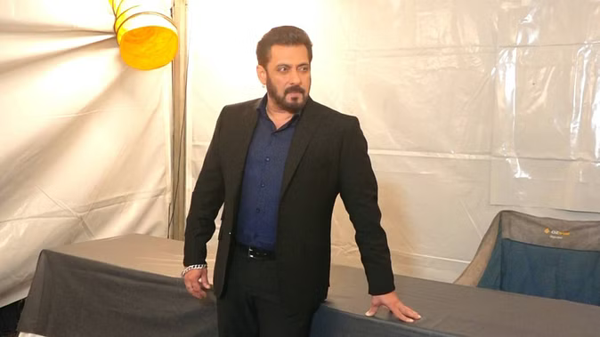 Salman Khan: टीवी के ‘सिकंदर’ बने सलमान खान, बिग बॉस 18 के लिए ले रहे हैं फिल्म के बजट जितनी फीस